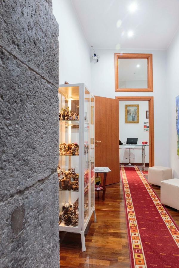 شقة Palazzo Carafa Della Spina نابولي المظهر الخارجي الصورة