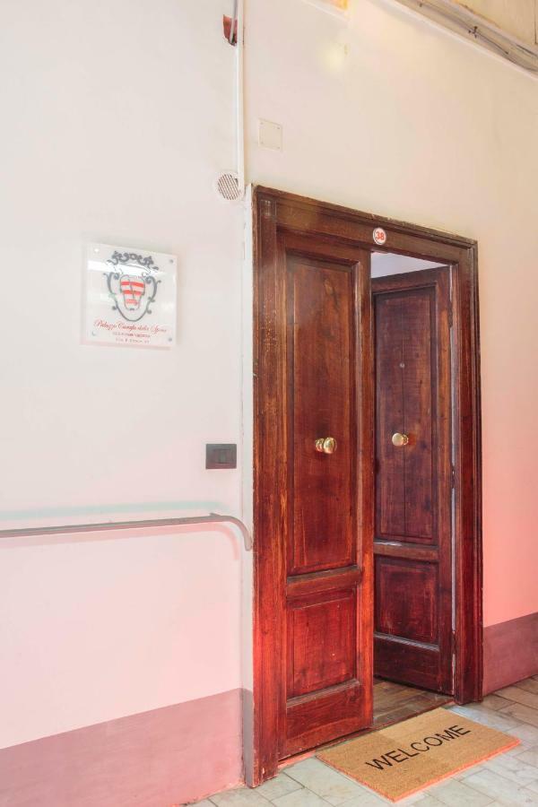 شقة Palazzo Carafa Della Spina نابولي المظهر الخارجي الصورة