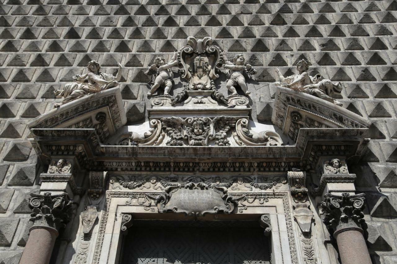 شقة Palazzo Carafa Della Spina نابولي المظهر الخارجي الصورة